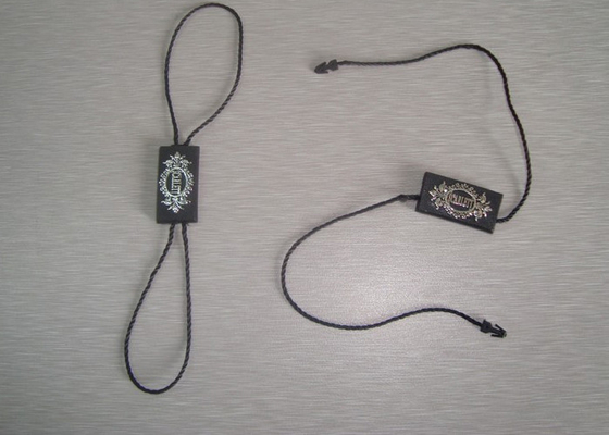 acheter Étiquette en plastique faite sur commande de sécurité de Hang Tags For Clothing Plastic sur le logo argenté de vêtements online manufacture