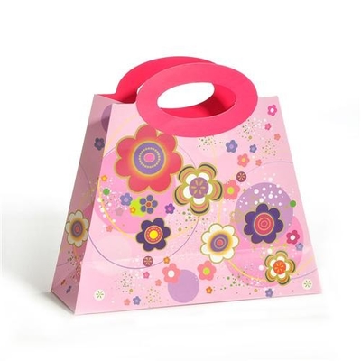 Un bon prix. Les sacs en papier promotionnels faits sur commande de fond plat soutiennent imprimer les poignées de découpage en ligne