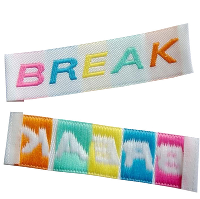 Un bon prix. Les labels tissés d'habillement de Beanie Supreme Woven Label Top de labels de satin de bord étiquette le fabricant en ligne