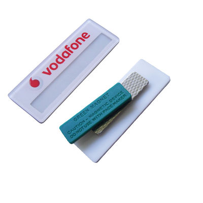 Un bon prix. Badges de nom acrylique personnalisés étiquettes de nom d'employé magnétiques avec fenêtre de papier de nom en ligne
