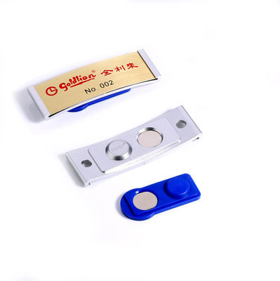 Un bon prix. Commandez au personnel des badges de nom réutilisables avec dos magnétique en ligne