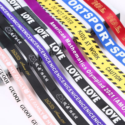 Un bon prix. Ruban de satin personnalisé imprimé avec logo à faible coût – Rubans de marque abordables pour l'emballage, les cadeaux et les événements en ligne