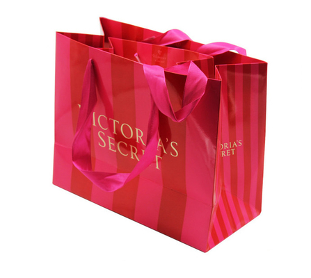 Un bon prix. Le cadeau fait sur commande de papier de boutique met en sac l'emballage avec la feuille d'or emboutissant Logo Suppliers en ligne