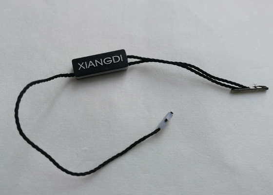 Un bon prix. L'affichage en plastique de produit d'ordre étiquette l'oscillation en plastique Hang Tags d'étiquettes de valise de supports en ligne