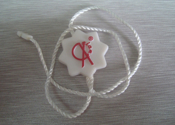 Un bon prix. Le nom en plastique gravé fait sur commande étiquette les étiquettes en plastique imperméables a gravé le logo en refief rouge en ligne