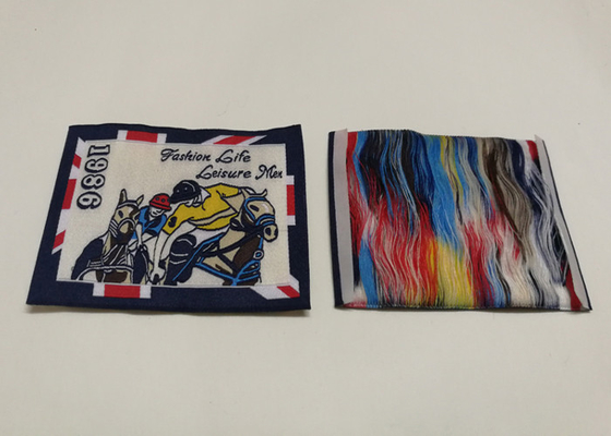 Un bon prix. Les labels tissés par damassé faite sur commande façonnent le vêtement tissé étiquette des labels de tissu avec propre logo en ligne