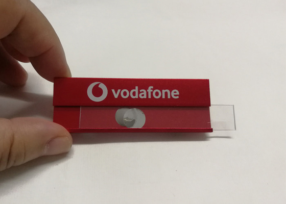 Un bon prix. Étiquettes de nom personnalisées en alliage d'aluminium avec logo Vodafone Impression de badges de nom métalliques pour les employés en ligne