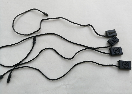 Un bon prix. Les étiquettes en plastique noires qui respecte l'environnement de lien de coutume d'ordre gravent Logo Single End String en refief en ligne